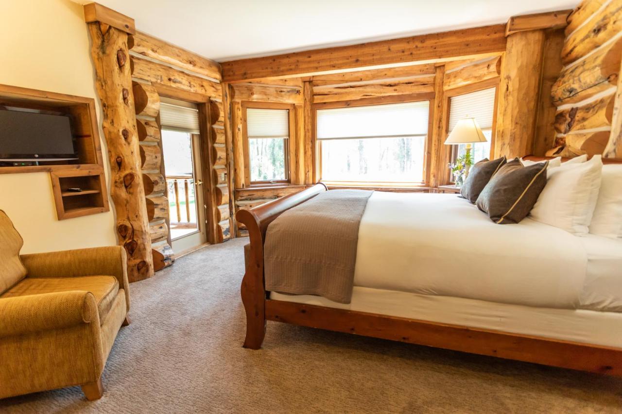 | Bentwood Inn