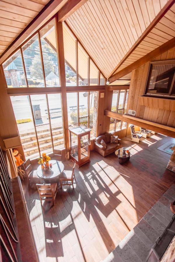 | Brookside Lodge