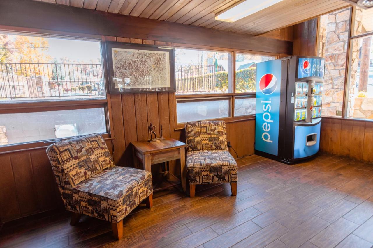 | Brookside Lodge