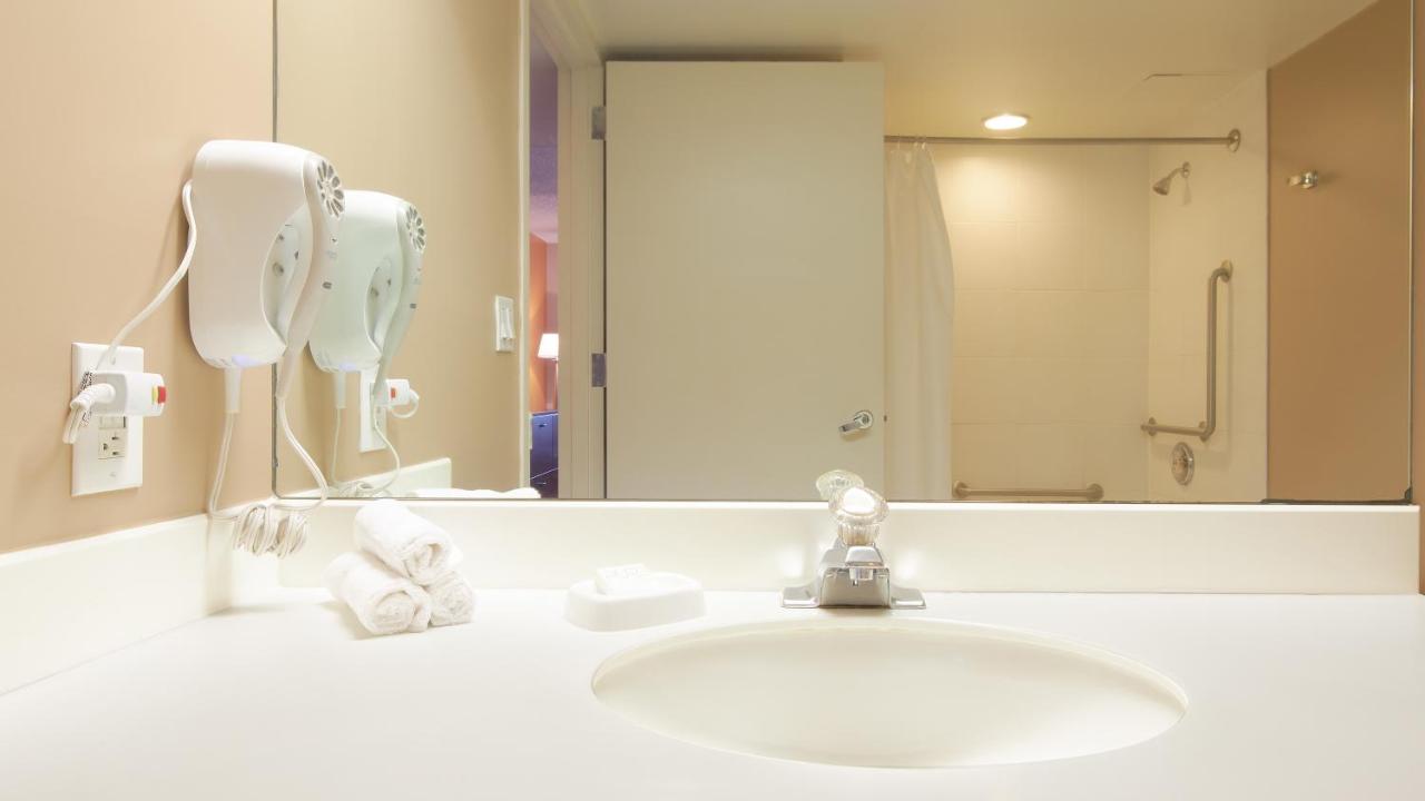 WEST CLASSIC ROOM 2 QUEEN SMOKING at Tropicana Atlantic City – A Caesars Rewards Destination