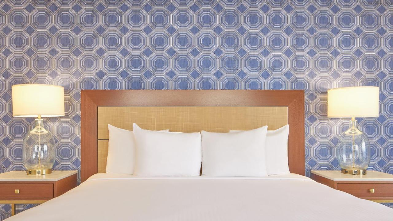 SOUTH DELUXE ROOM 1 KING NON-SMOKING at Tropicana Atlantic City– A Caesars Rewards Destination