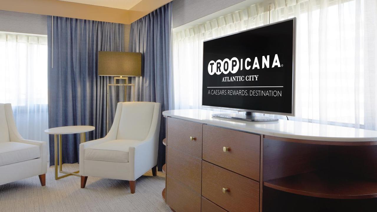 SOUTH DELUXE ROOM 1 KING NON-SMOKING at Tropicana Atlantic City– A Caesars Rewards Destination