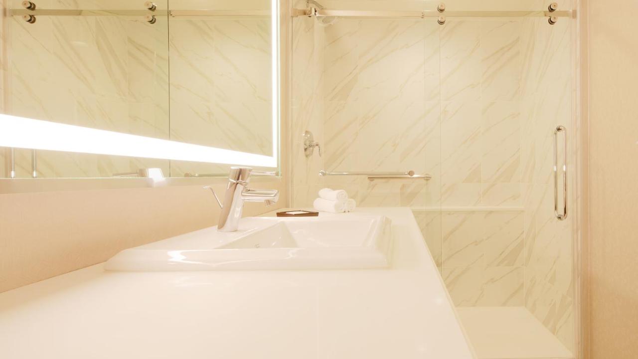 South One Bedroom Suite 1 King Non-Smoking at Tropicana Atlantic City– A Caesars Rewards Destination