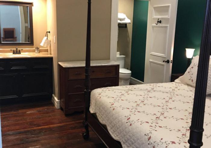 | Historic Kahn Hotel