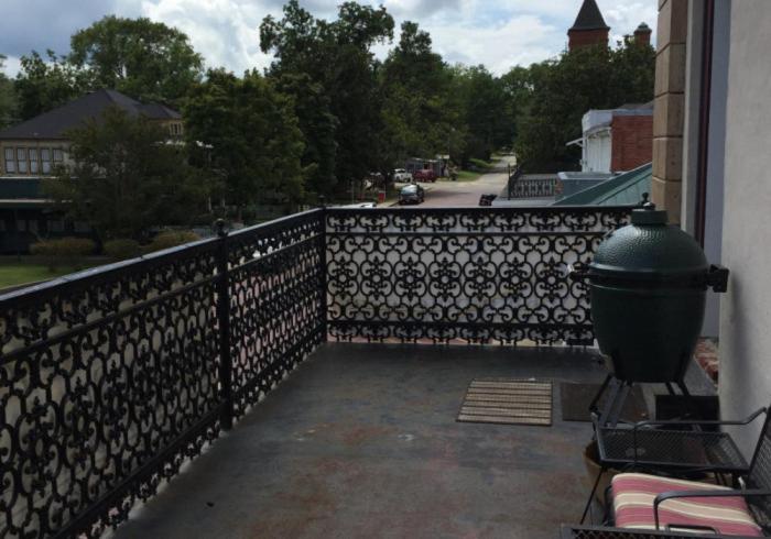 | Historic Kahn Hotel