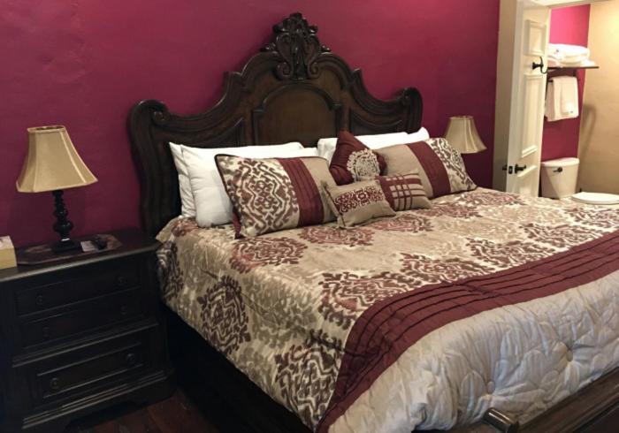 | Historic Kahn Hotel