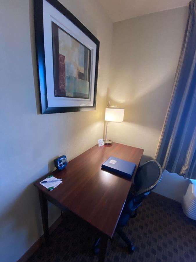 Single Room - Disability Access at Cobblestone Hotel & Suites – Broken Bow