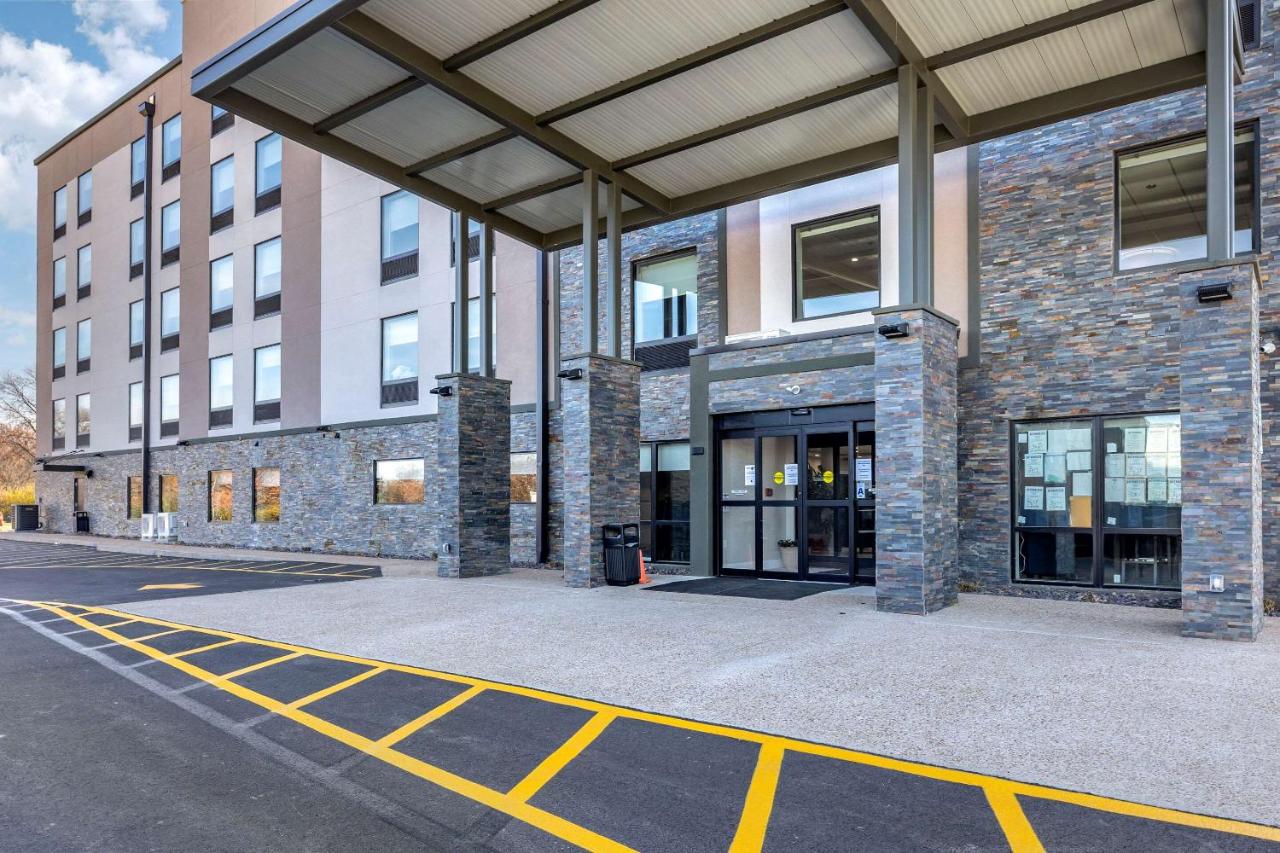 | Comfort Suites St Louis - Sunset Hills