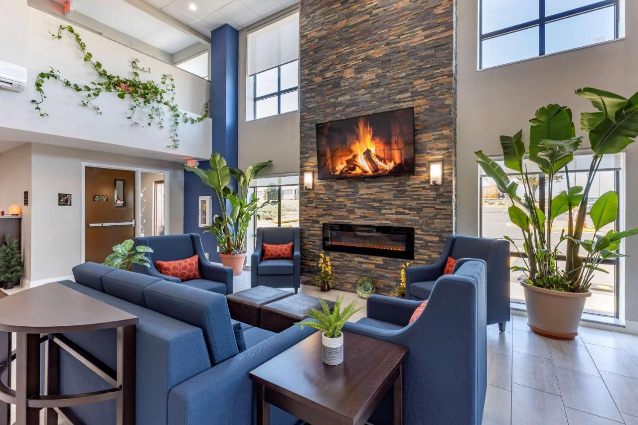| Comfort Suites St Louis - Sunset Hills