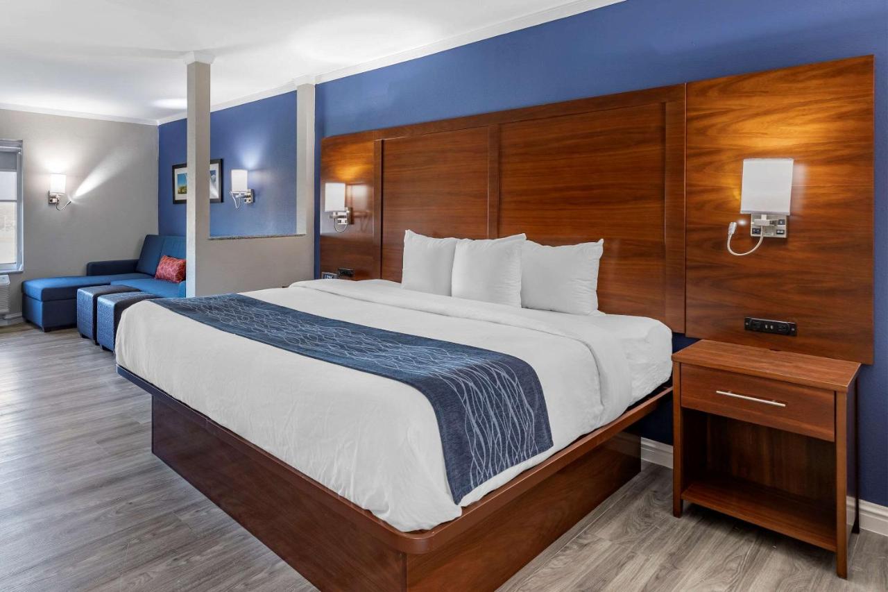  | Comfort Suites St Louis - Sunset Hills
