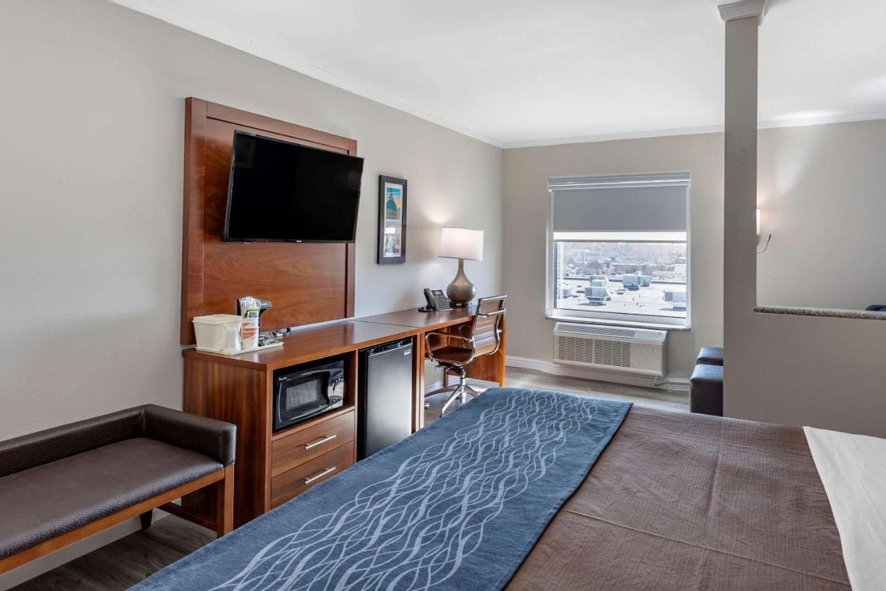 | Comfort Suites St Louis - Sunset Hills