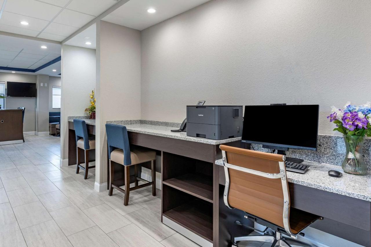 | Comfort Suites St Louis - Sunset Hills