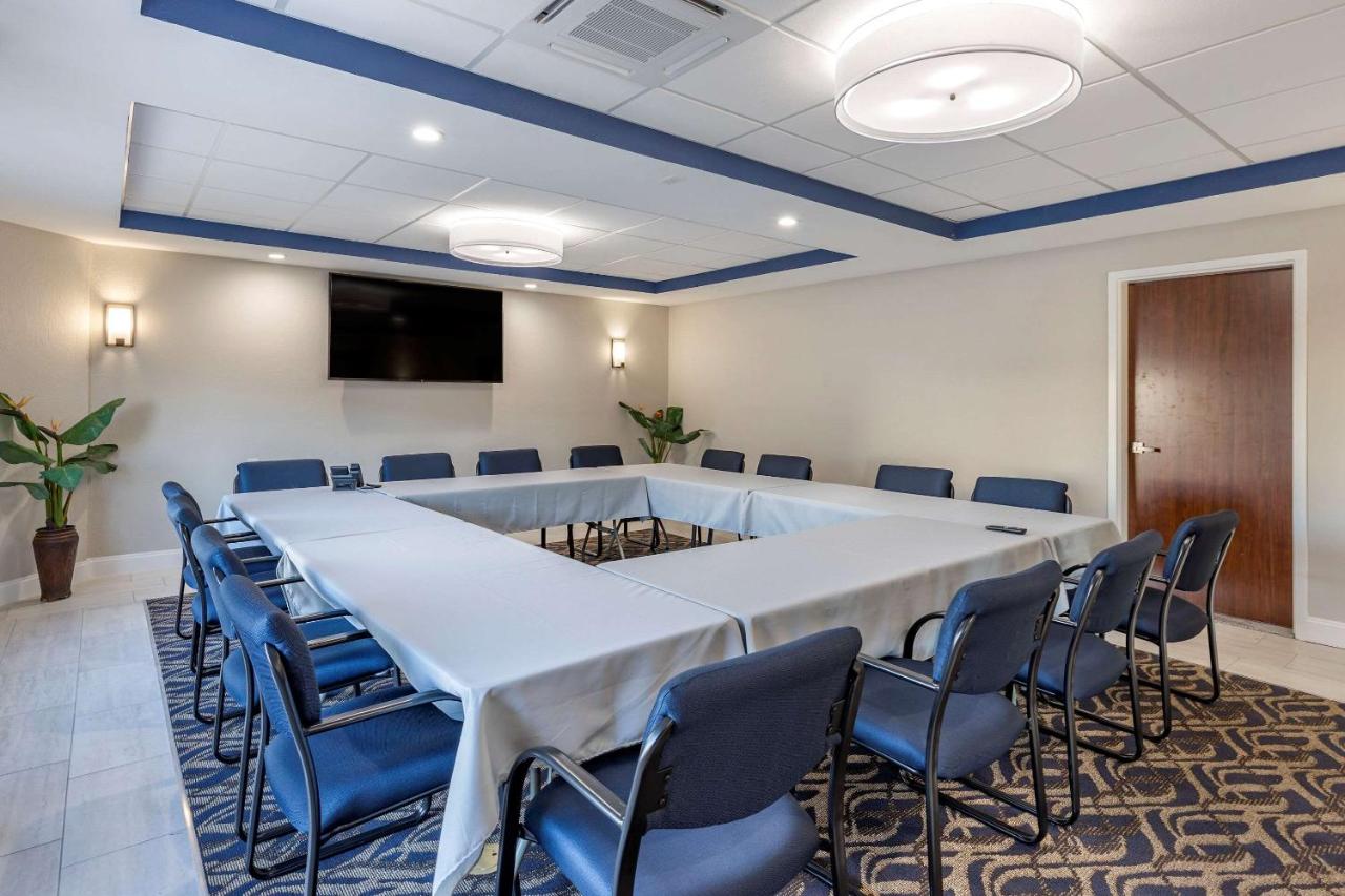 | Comfort Suites St Louis - Sunset Hills