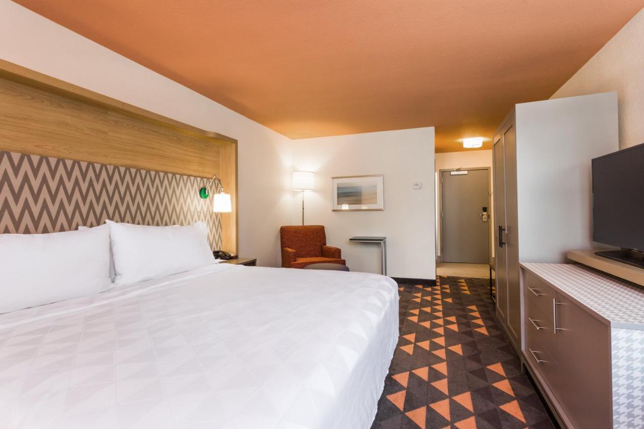 Leisure King Room - Non-Smoking at Holiday Inn Boone - University Area, an IHG Hotel