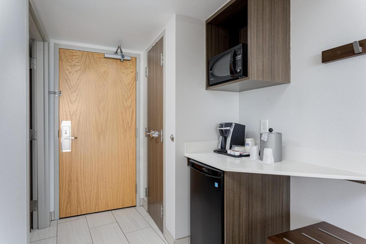 Standard Room - Gulf Front at Holiday Inn Express Pensacola Beach by IHG