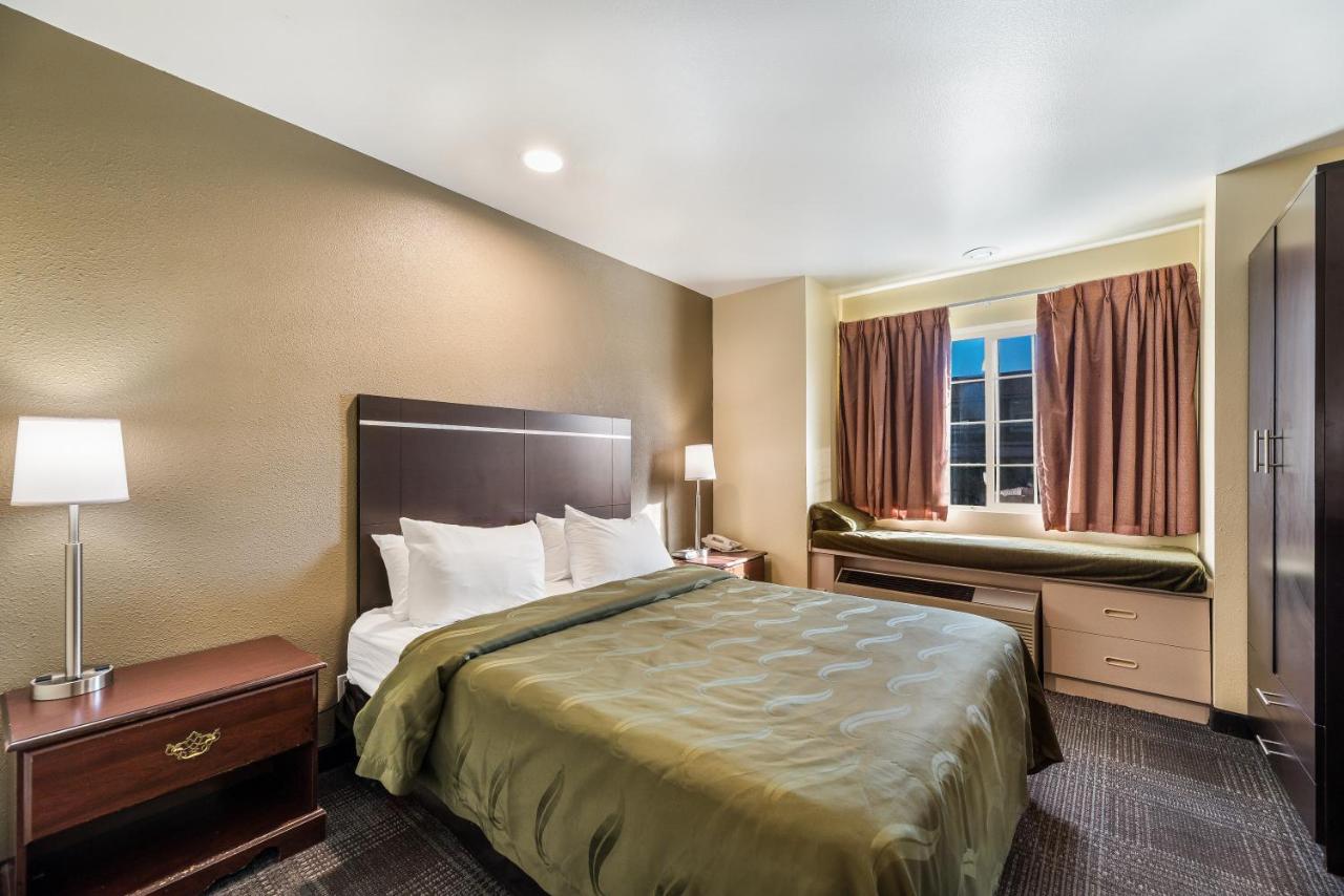 Queen Room - Non-Smoking at Quality Inn & Suites near NAS Fallon