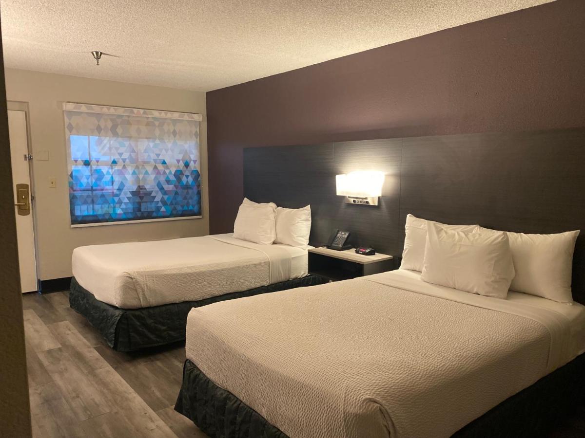 Double Room with Two Double Beds at La Quinta Inn by Wyndham Bakersfield South