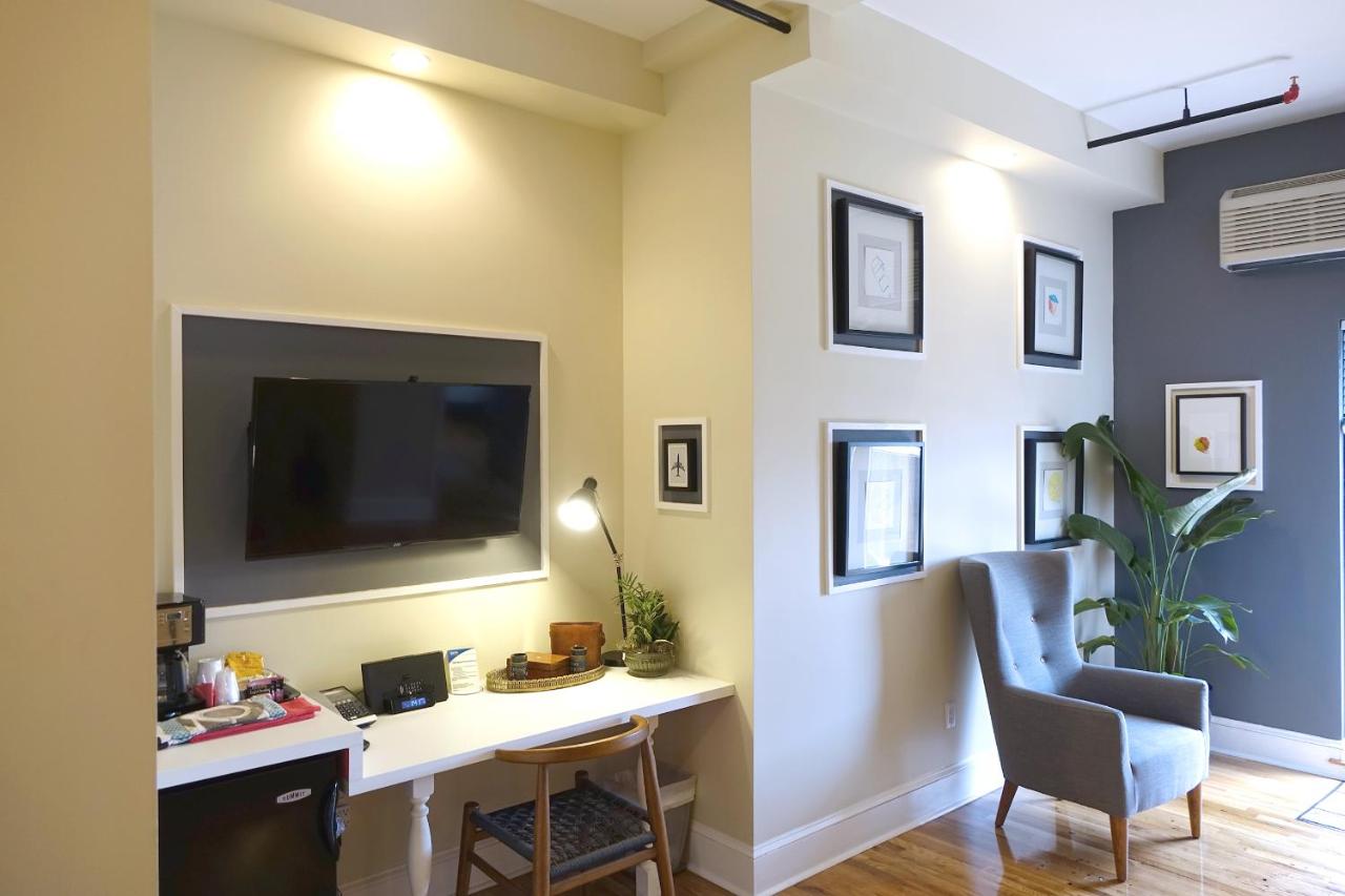 One Bedroom Penthouse with Roof Deck at Henry Norman Hotel
