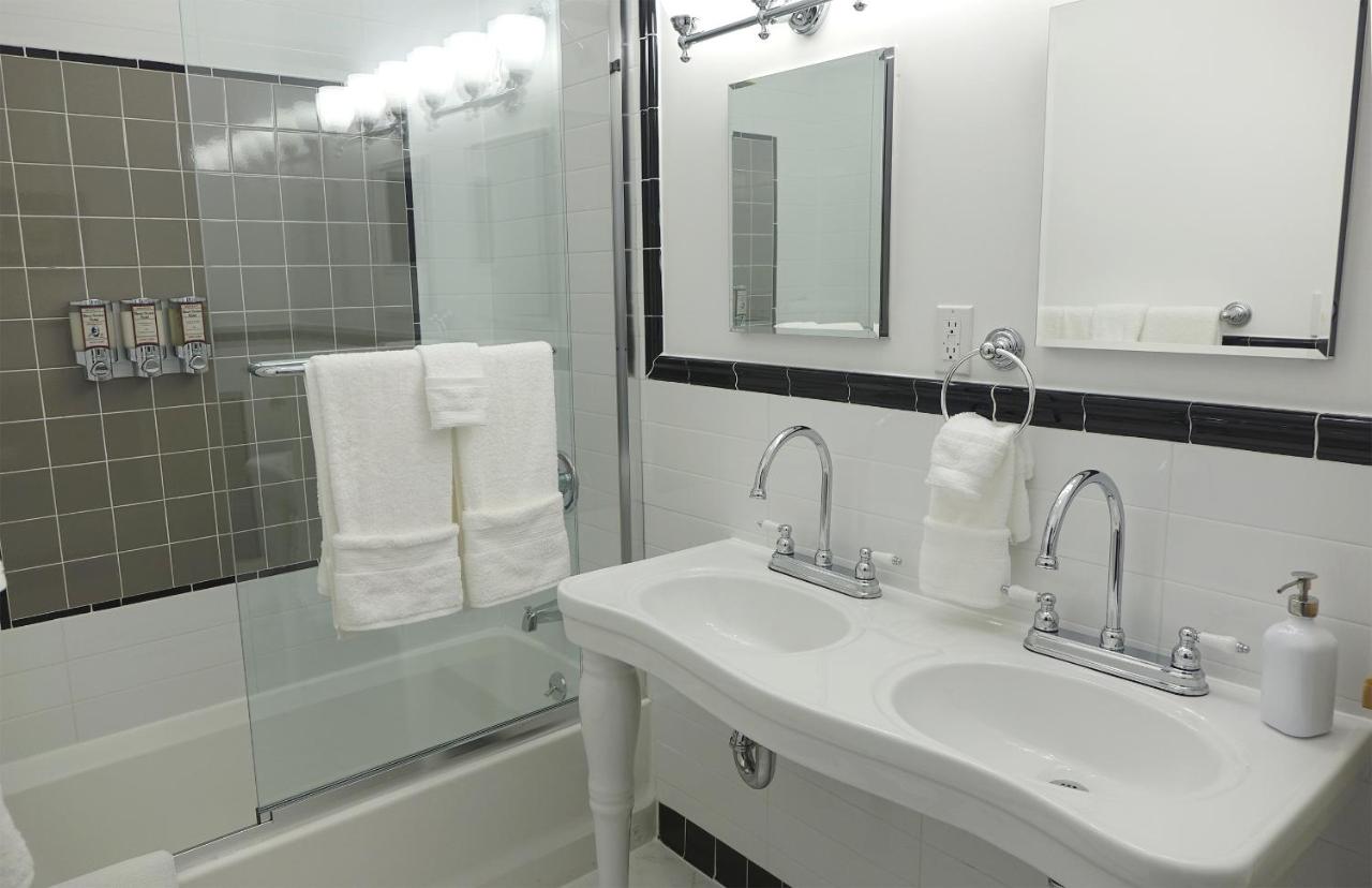 Two Bedroom Penthouse with Roof Deck at Henry Norman Hotel