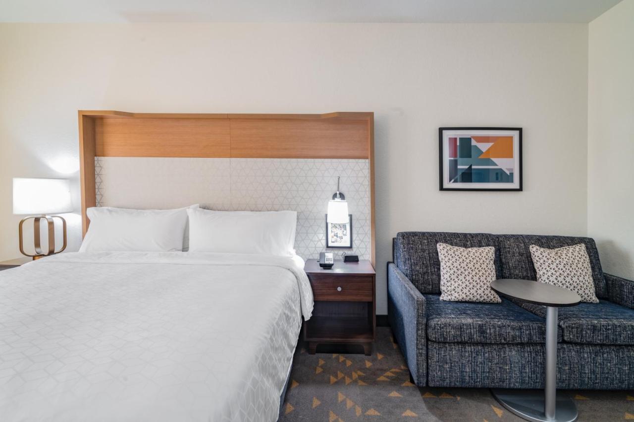 King Room with Sofa Bed at Holiday Inn Southaven Central - Memphis by IHG