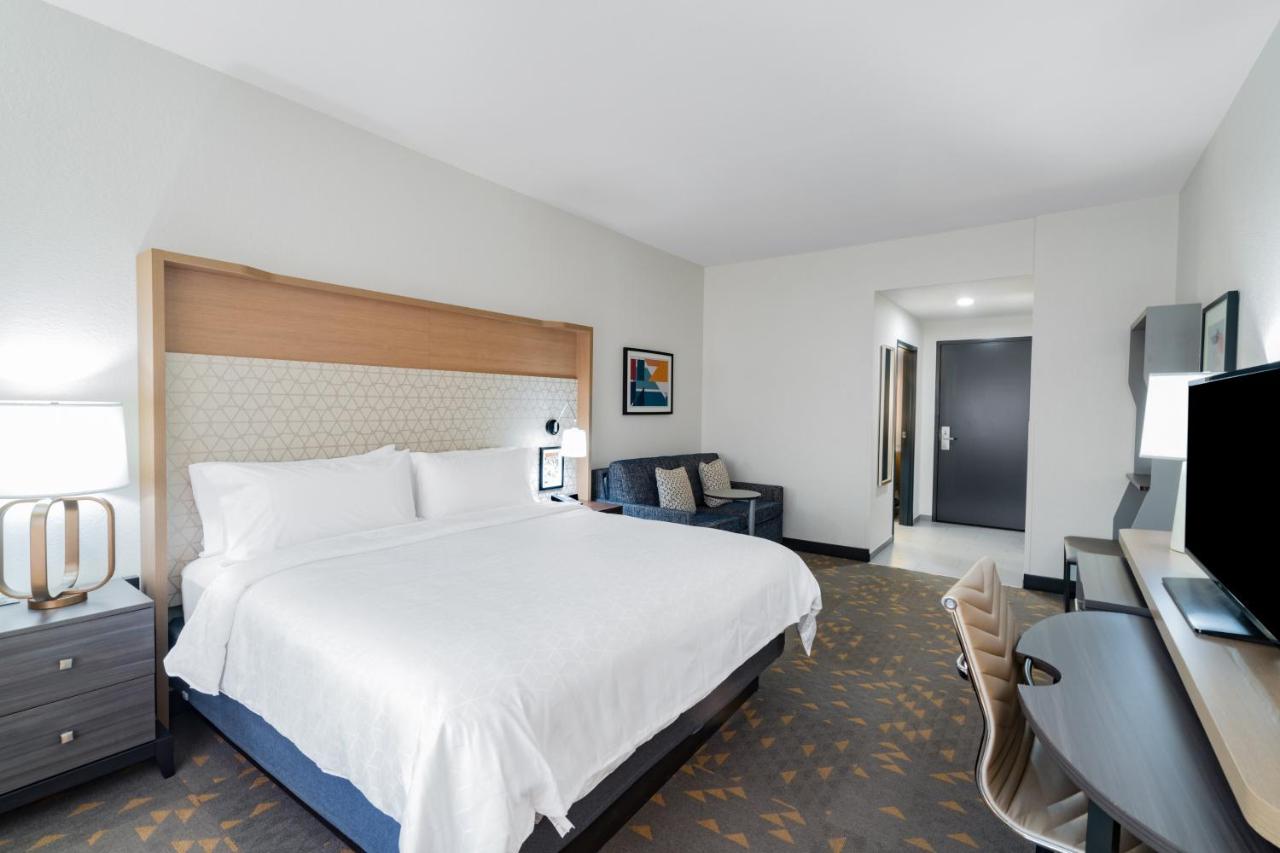 King Room with Sofa Bed at Holiday Inn Southaven Central - Memphis by IHG