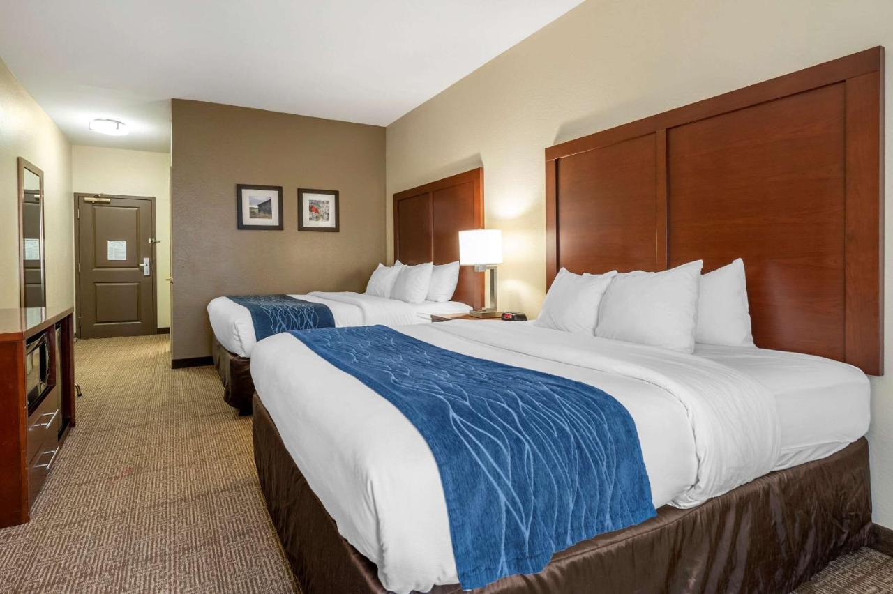 Queen Room with Two Queen Beds at Comfort Inn & Suites Northern Kentucky