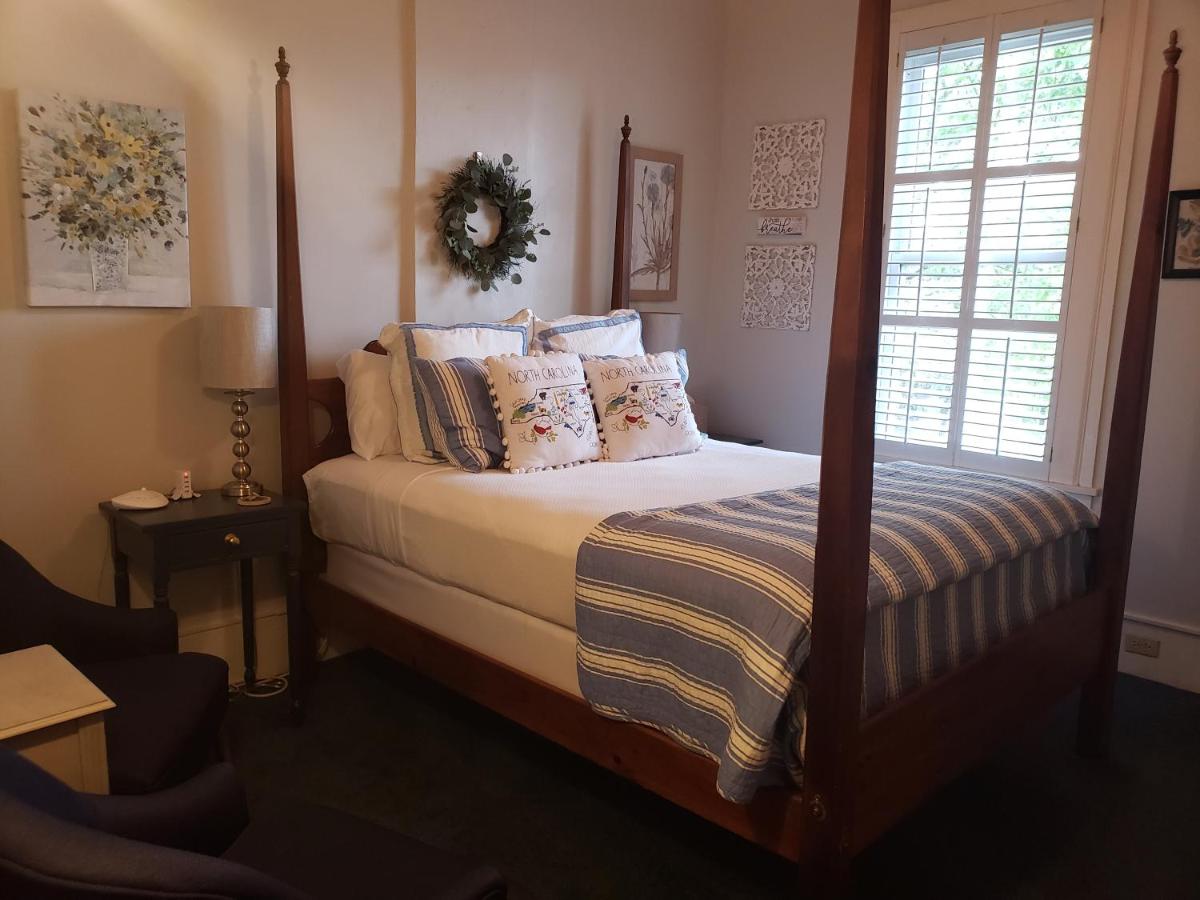 | Pecan Tree Inn
