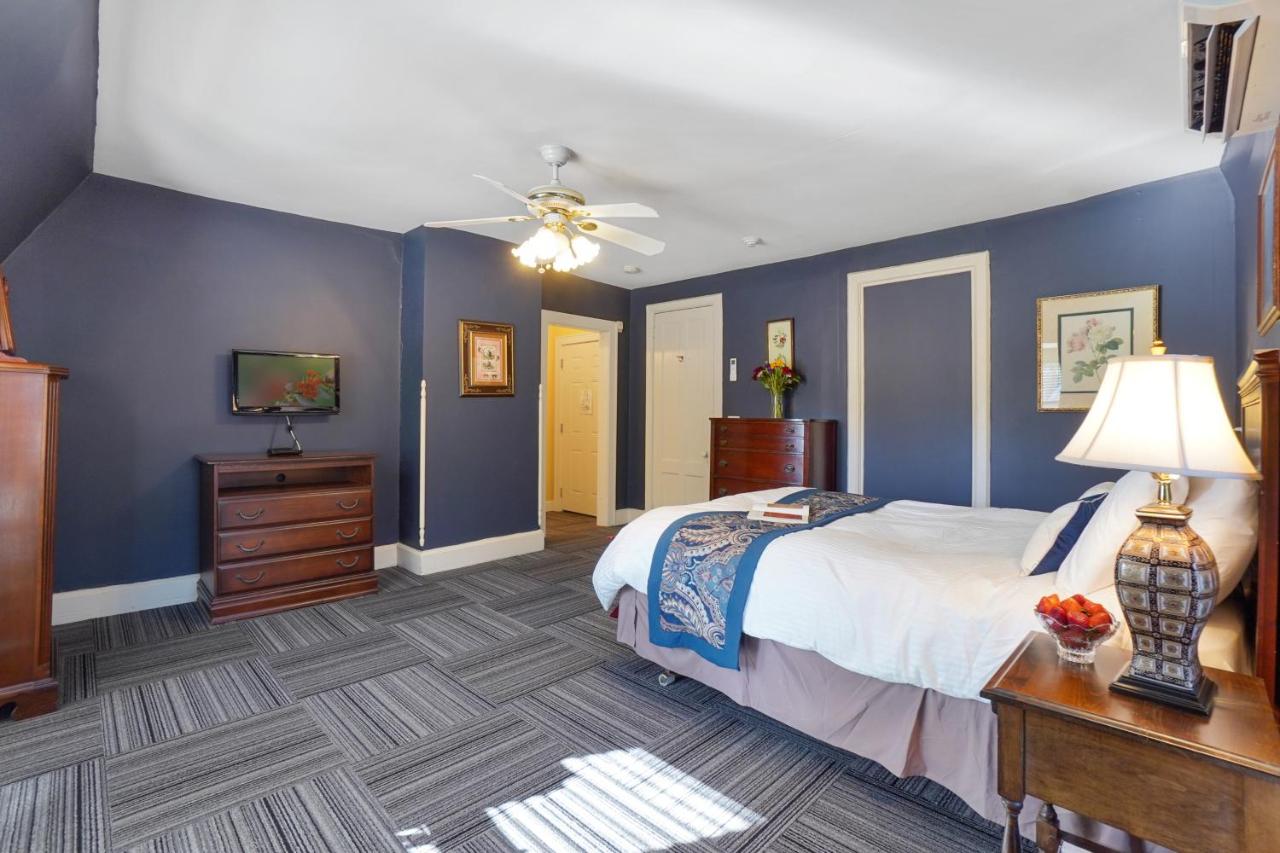 | DeBary Inn