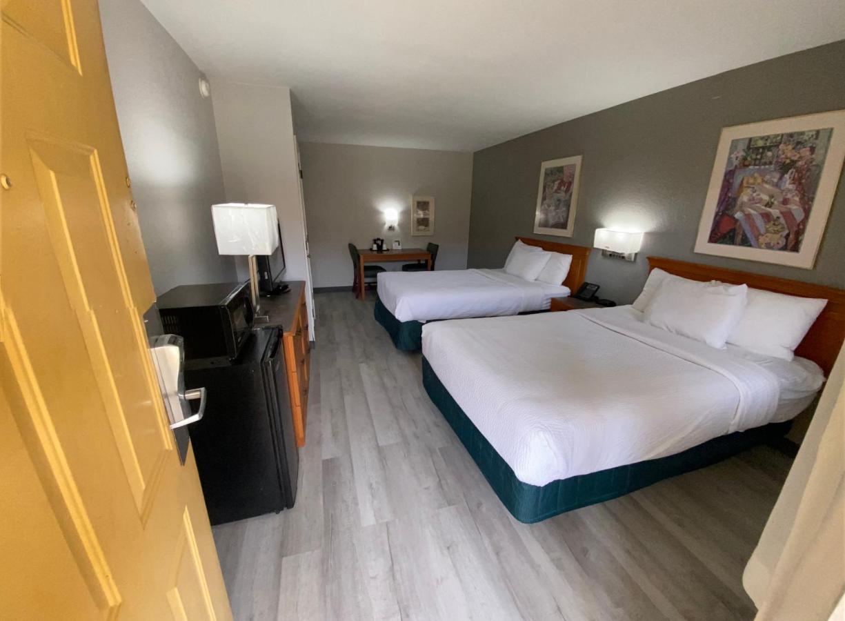 Double Room with Bathtub - Mobility/Hearing Accessible/Non-Smoking at La Quinta Inn by Wyndham Tyler