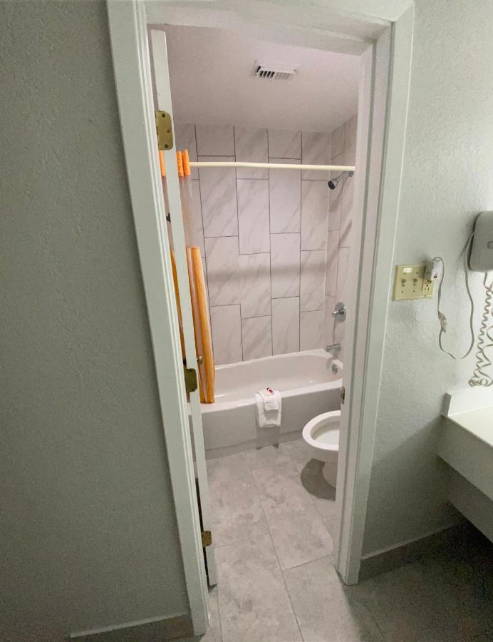 Double Room with Bathtub - Mobility/Hearing Accessible/Non-Smoking at La Quinta Inn by Wyndham Tyler