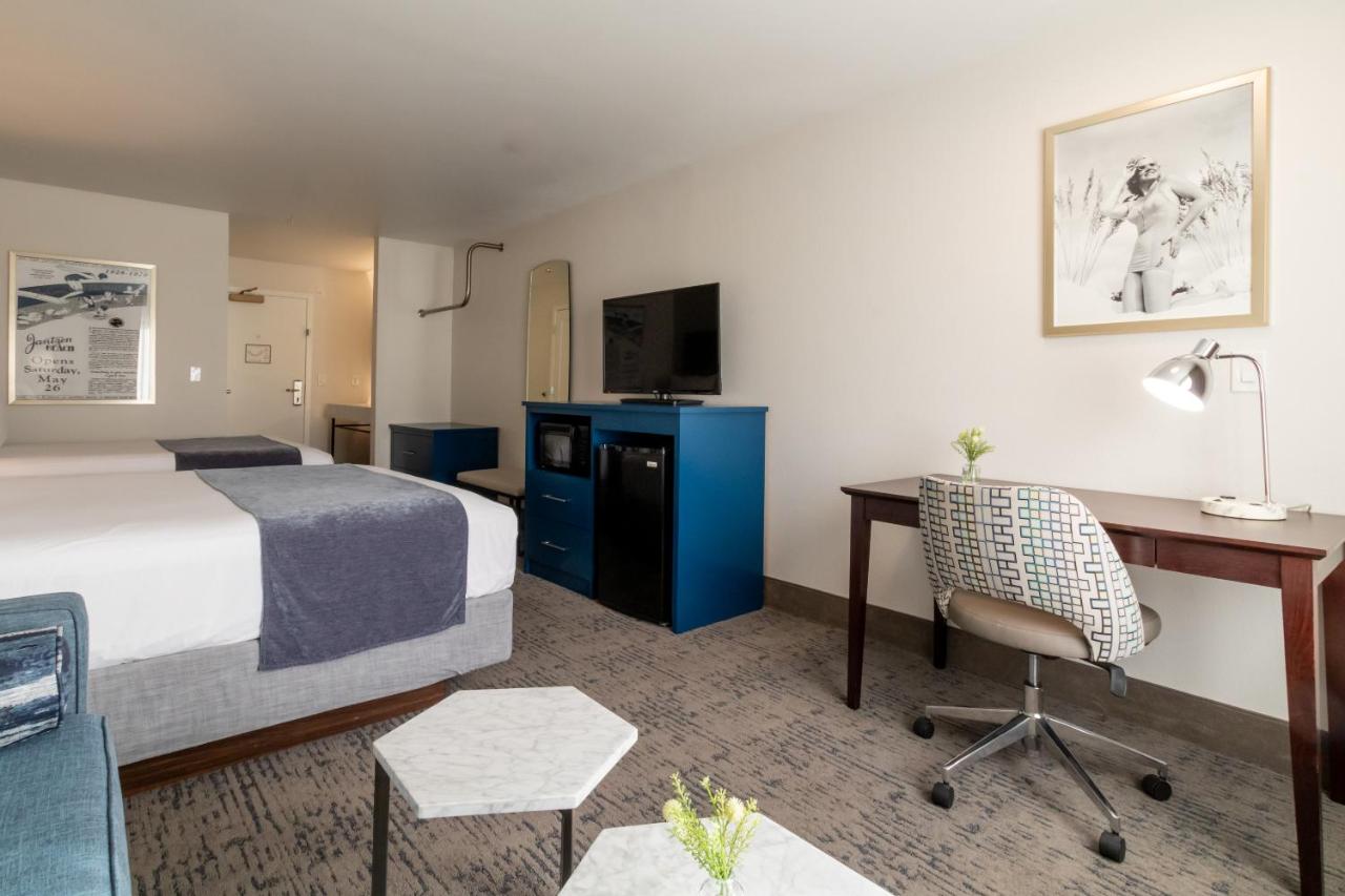 2 Queen Suite at Oxford Suites Portland - Jantzen Beach