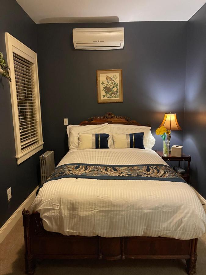 | DeBary Inn