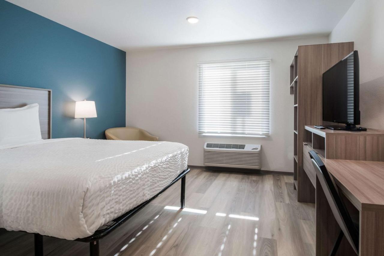 Queen Room with Accessible Tub - Accessible/Non Smoking at WoodSpring Suites Portland Vancouver