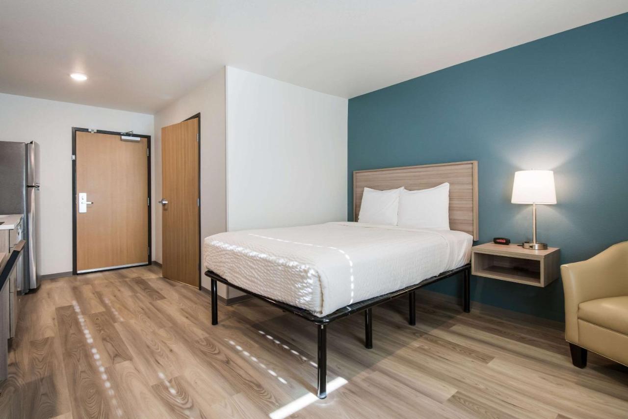 Queen Room with Accessible Tub - Accessible/Non Smoking at WoodSpring Suites Portland Vancouver