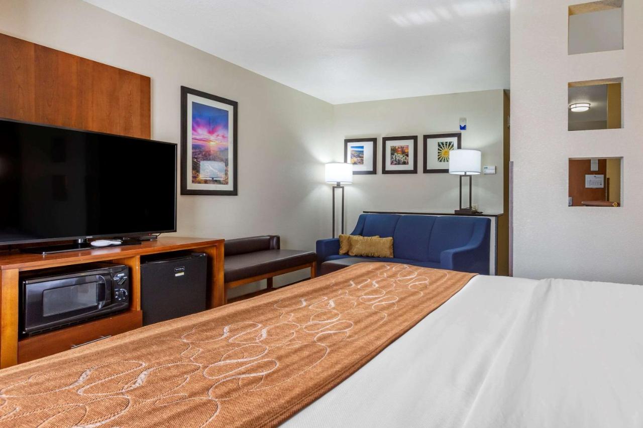 King Suite - Disability Access/Non-Smoking at Comfort Suites Hobbs