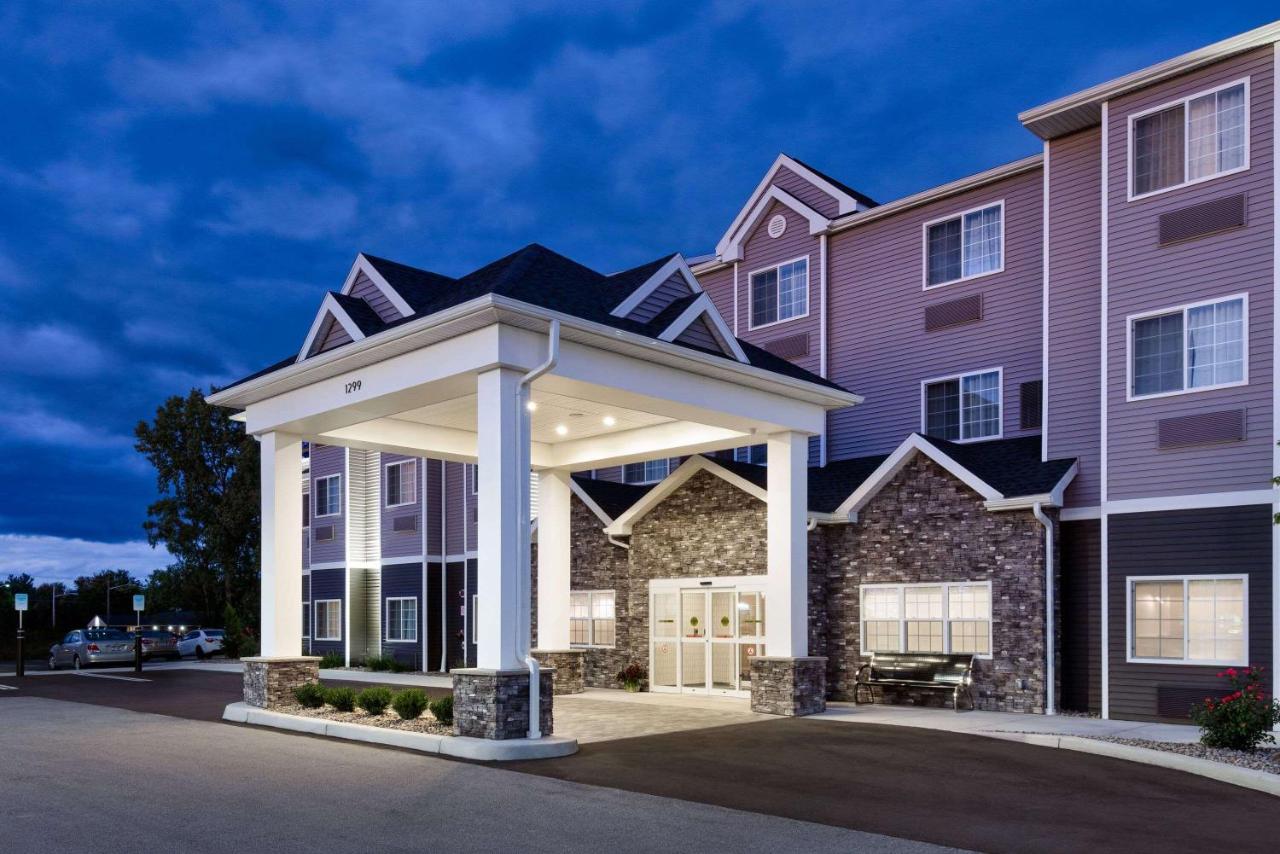 | Microtel Inn & Suites by Wyndham Farmington