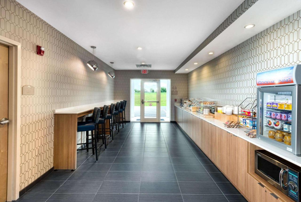 | Microtel Inn & Suites by Wyndham Farmington