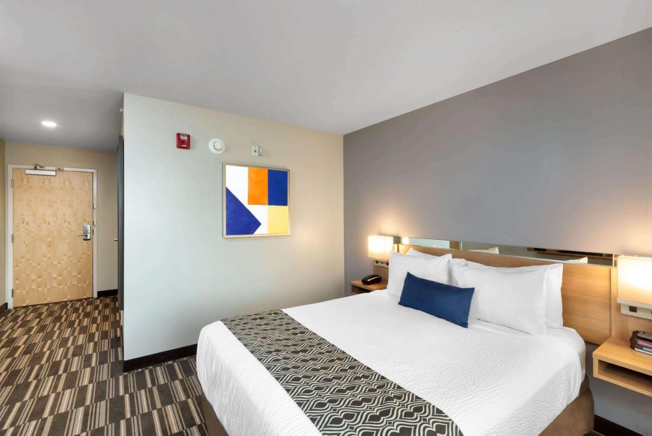 | Microtel Inn & Suites by Wyndham Farmington