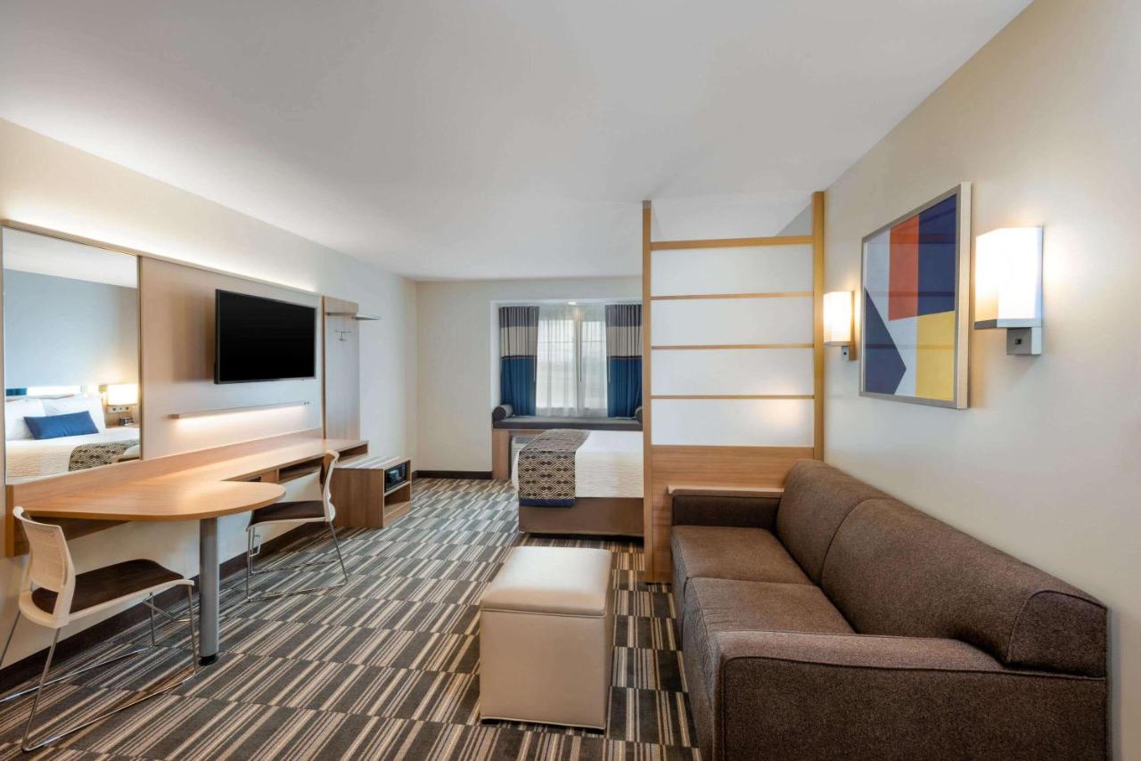 | Microtel Inn & Suites by Wyndham Farmington