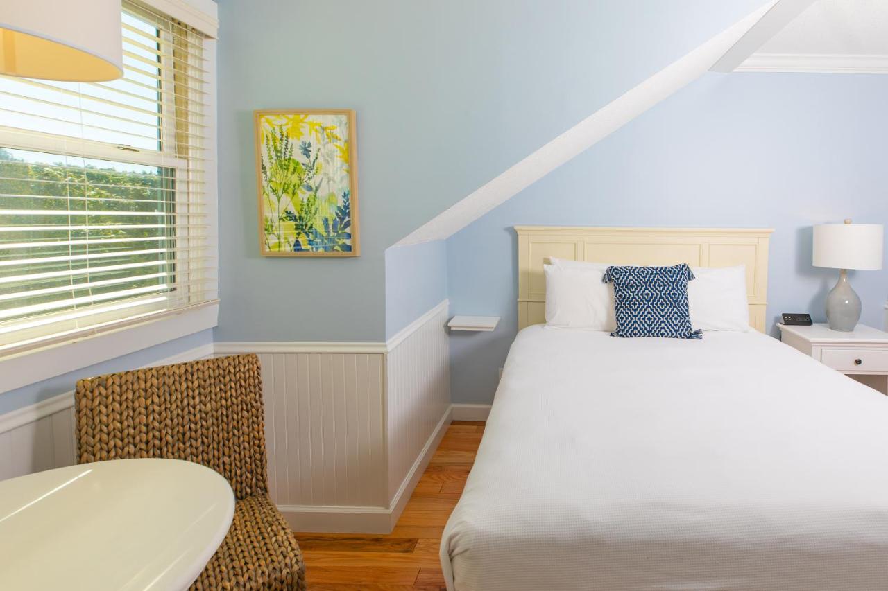 Economy One Queen Bed, Stairs Required, Dormered at Island House Hotel