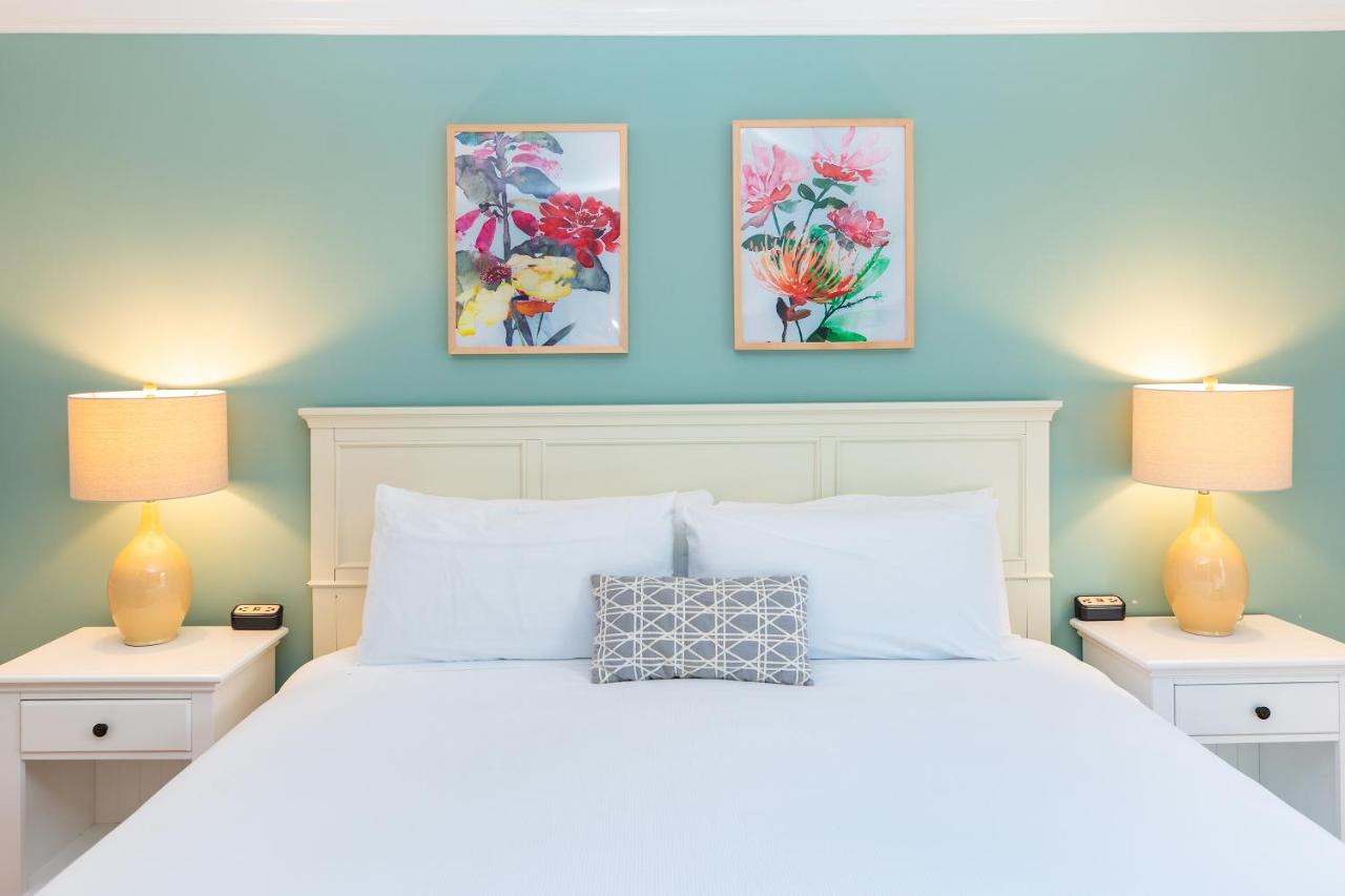 Traditional King Room at Island House Hotel