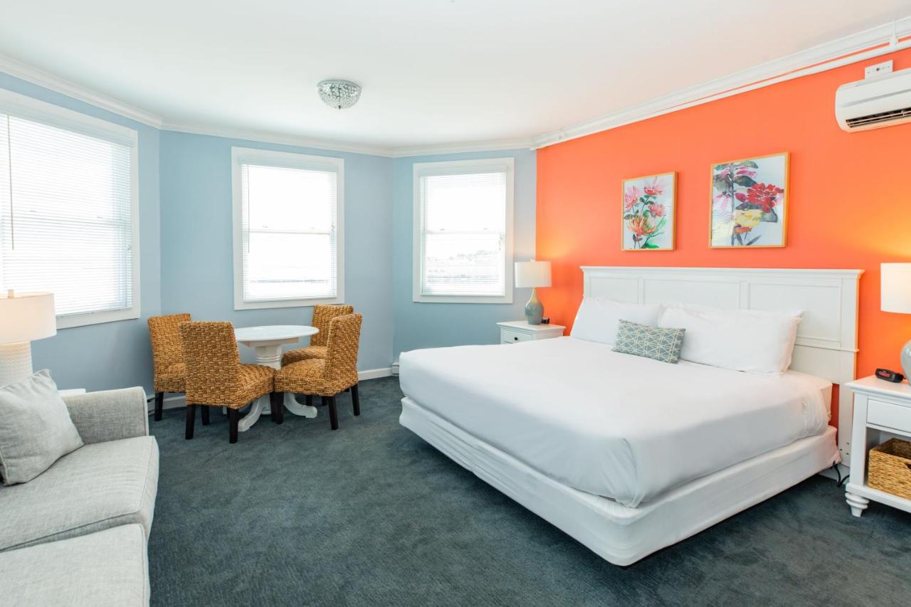 Superior King Room at Island House Hotel