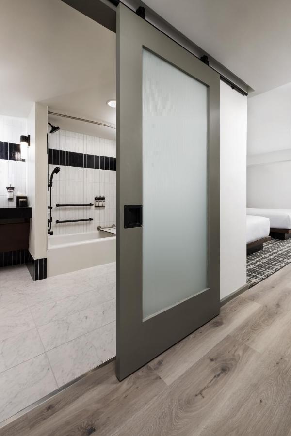 ADA King Room with Tub at Hyatt Regency San Francisco Downtown SOMA