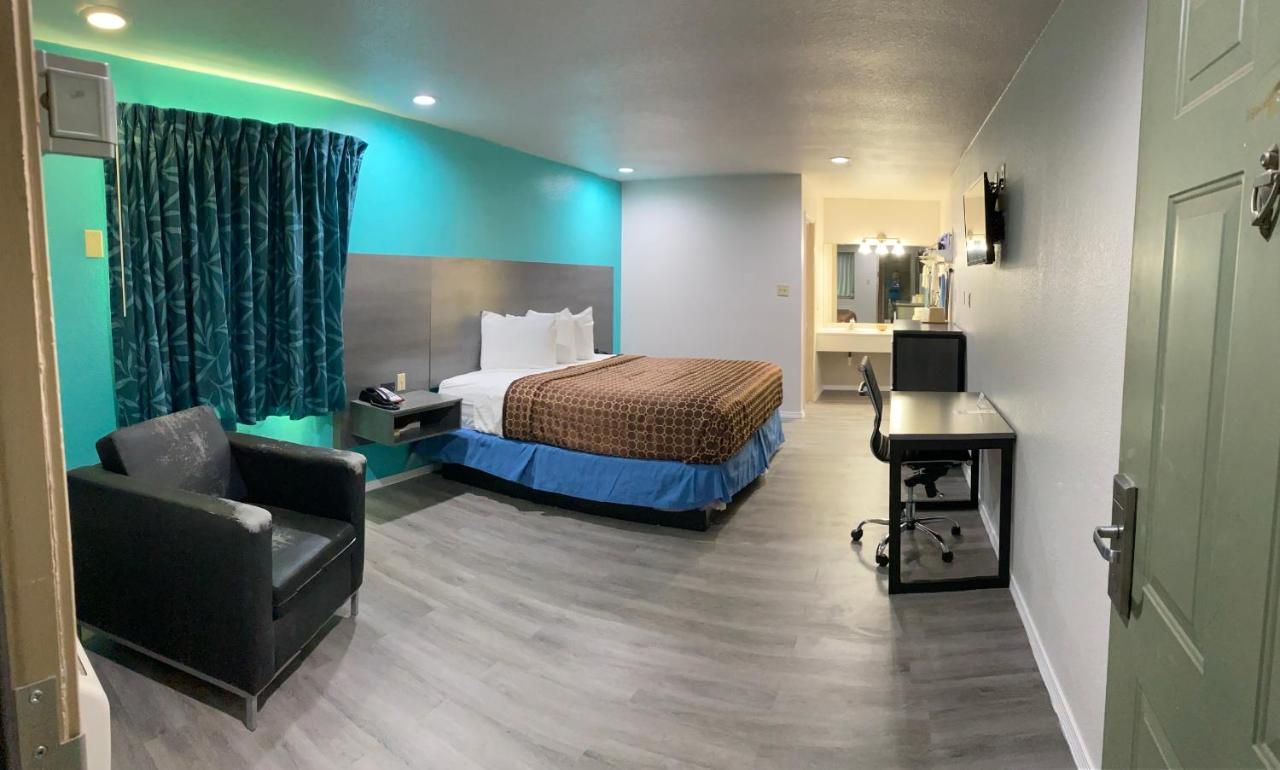 | Country Hill Inn & Suite Eagle Pass