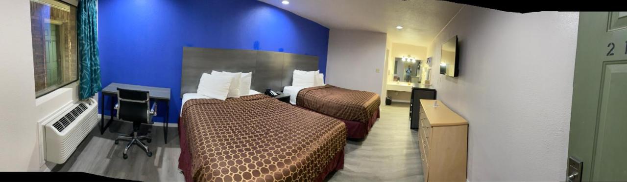 | Country Hill Inn & Suite Eagle Pass