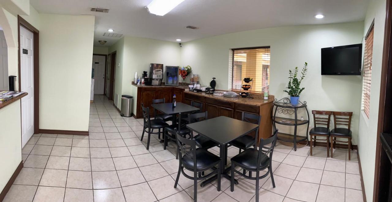 | Country Hill Inn & Suite Eagle Pass