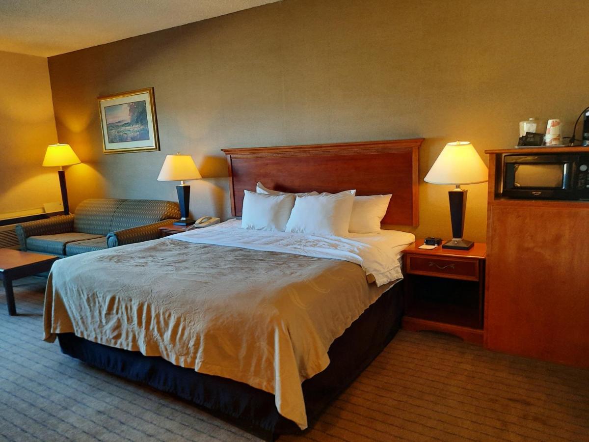 King Room - Accessible/Non-Smoking at Quality Inn & Suites Grants - I-40