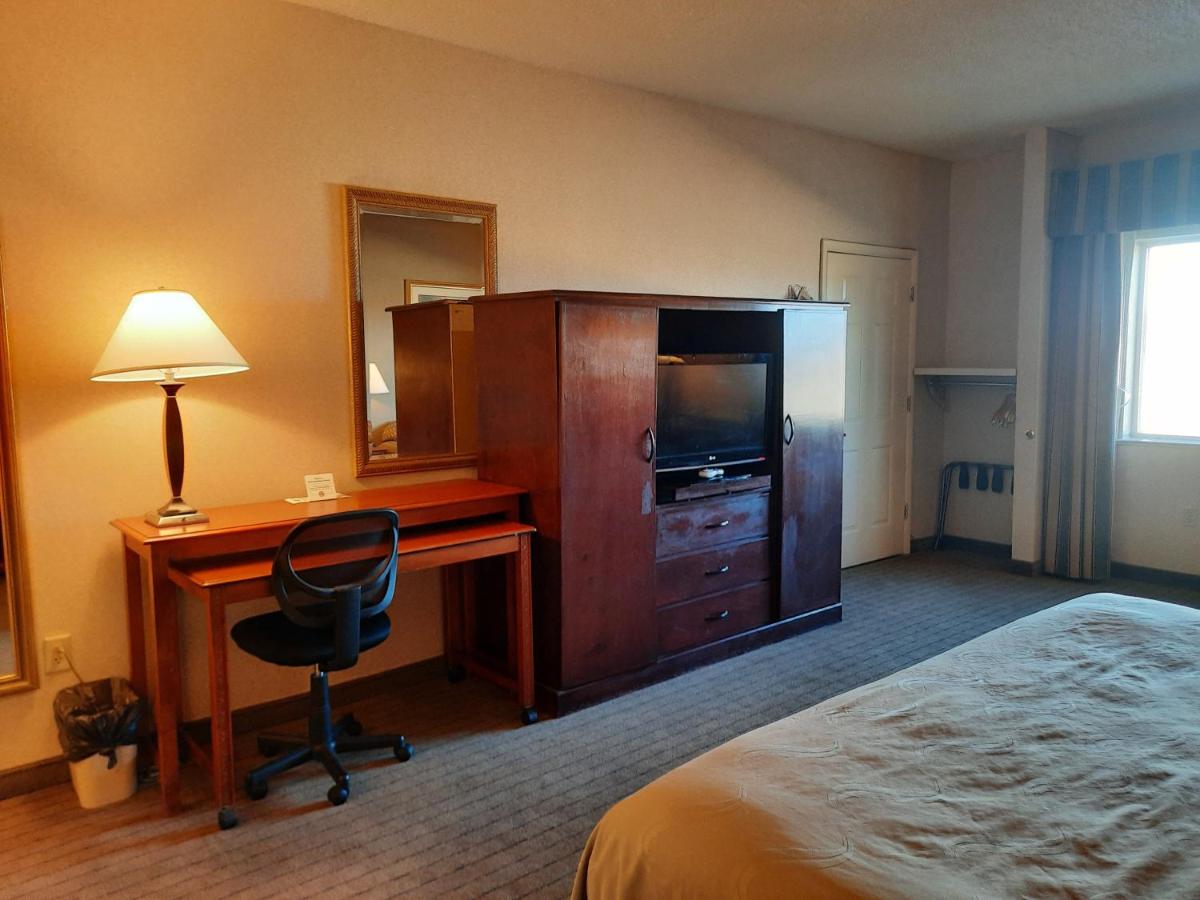 King Room - Accessible/Non-Smoking at Quality Inn & Suites Grants - I-40
