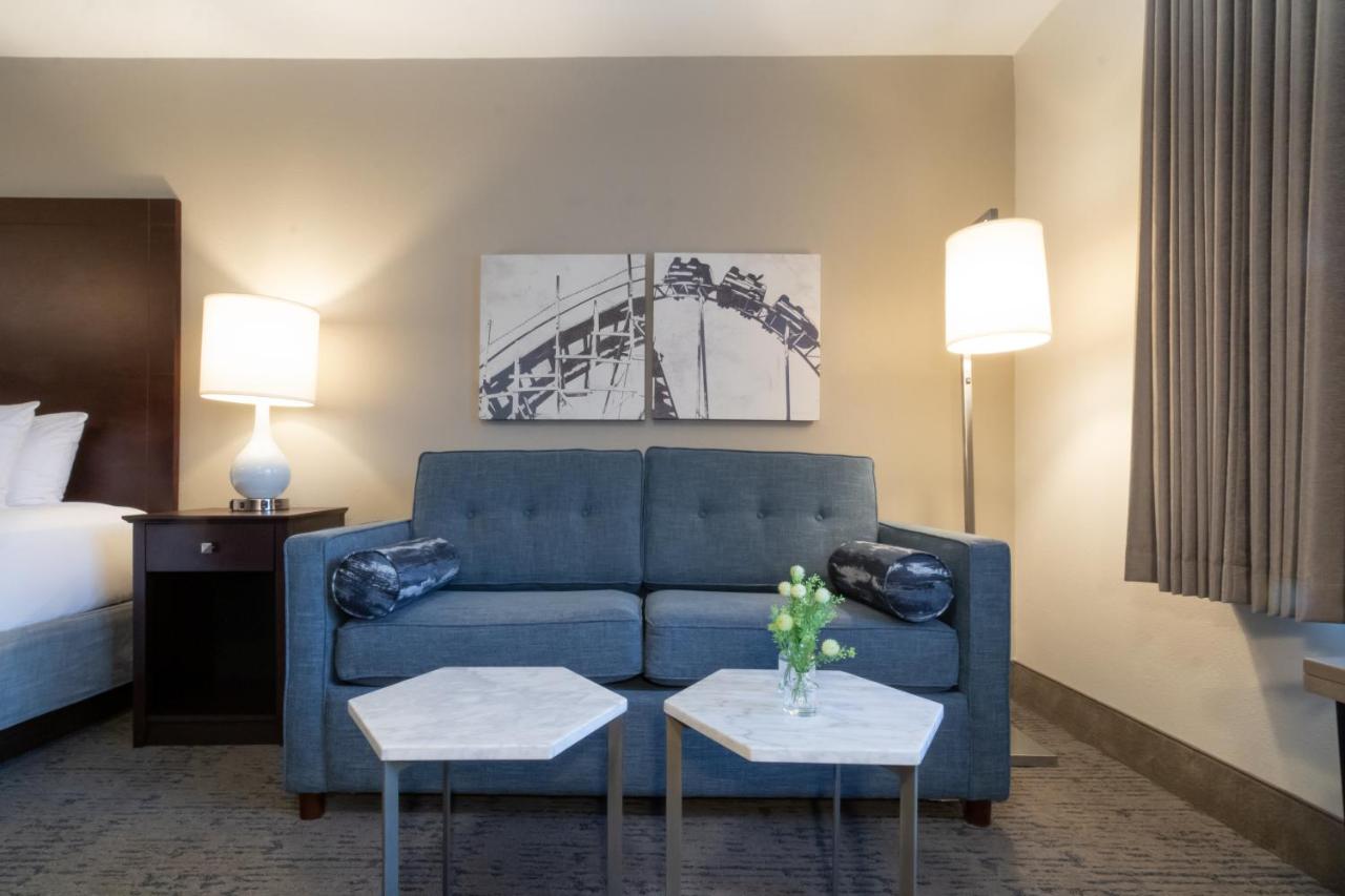 Extended Stay King Suite at Oxford Suites Portland - Jantzen Beach
