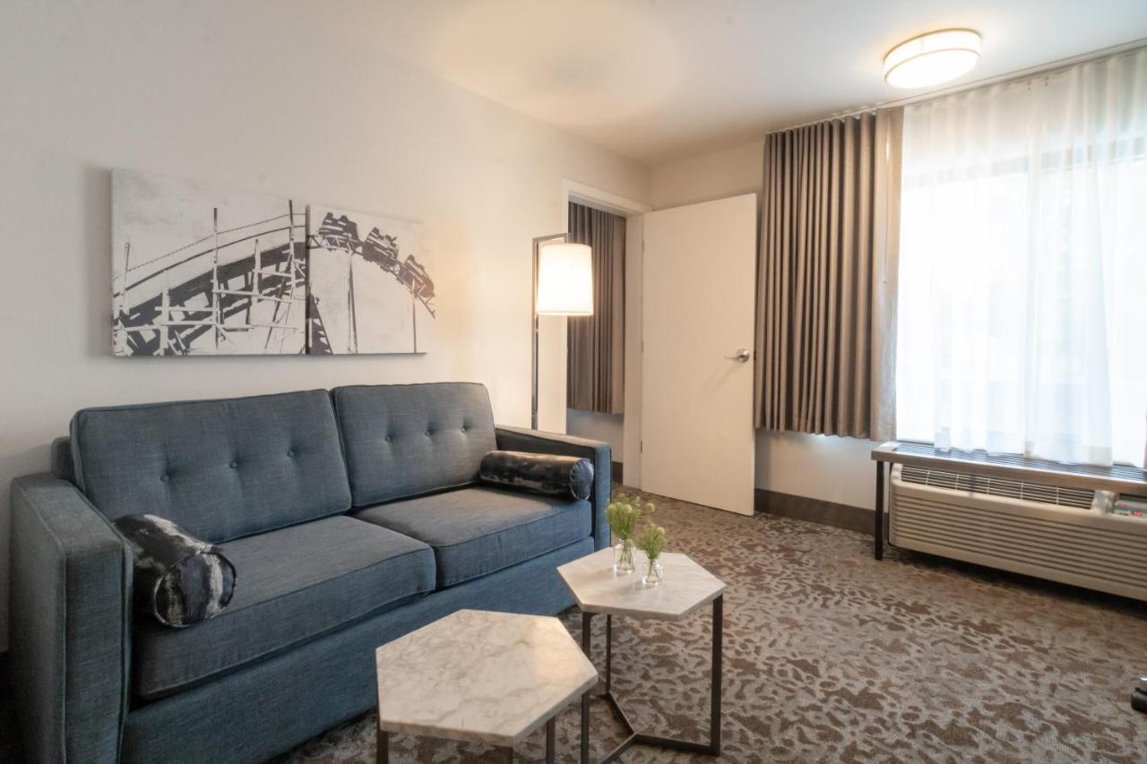 Extended Stay King Suite at Oxford Suites Portland - Jantzen Beach